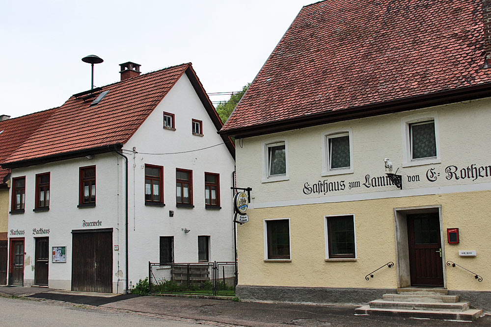 Rathaus und Gasthaus Lamm in Sondernach bei Schelklingen