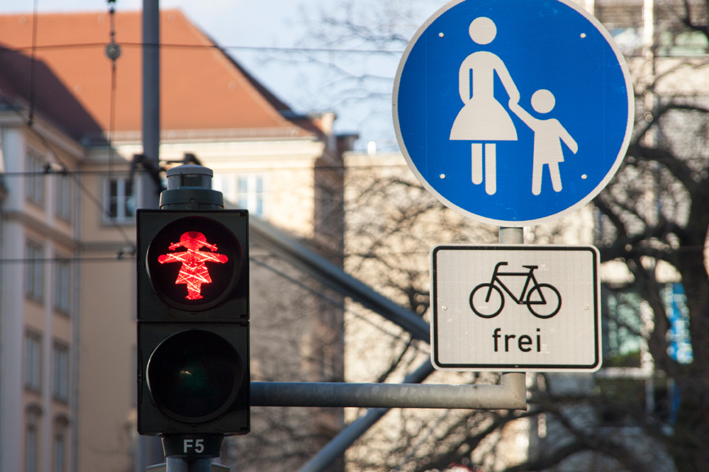 Fußgängerampel mit Ampelfrau an der Prager Straße
