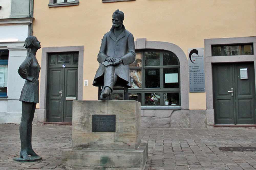 Nietzsche-Haus und Nietzsche-Denkmal in Naumburg