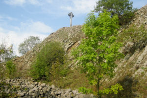 Keltenkreuz am Öchsenberggipfel und Basaltsteinfelder