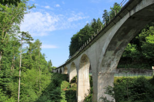 Mehrere Viadukte überspannen die Klinken des Welzheimer Waldes