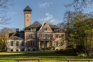 Schloss Schulzendorf in der Nähe von Waltersdorf am Rande von Berlin und die Geschichte der Familie Israel.