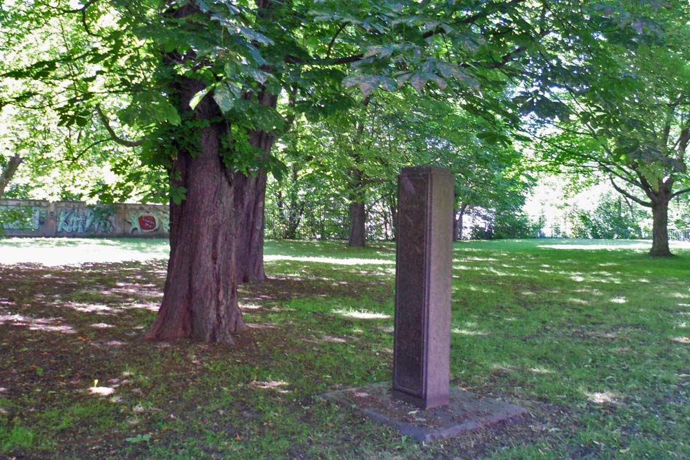 Wiederentdeckte Erinnerung – das Heine-Denkmal im Volkshausgarten