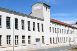 Außenansicht Produktionsgebäude der Teppichfabrik Carpet Concept in Münchenbernsdorf