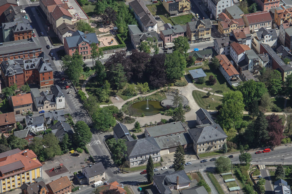 Luftaufnahme - Villen der Verlegerfamilie Lindner mit anschließender Parkanlage in der Sonneberger Innenstadt